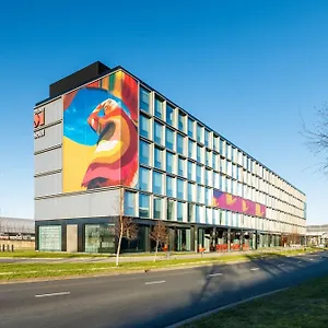 https://citizenm-hotel-amsterdam-airport.ihotelsrotterdam.com